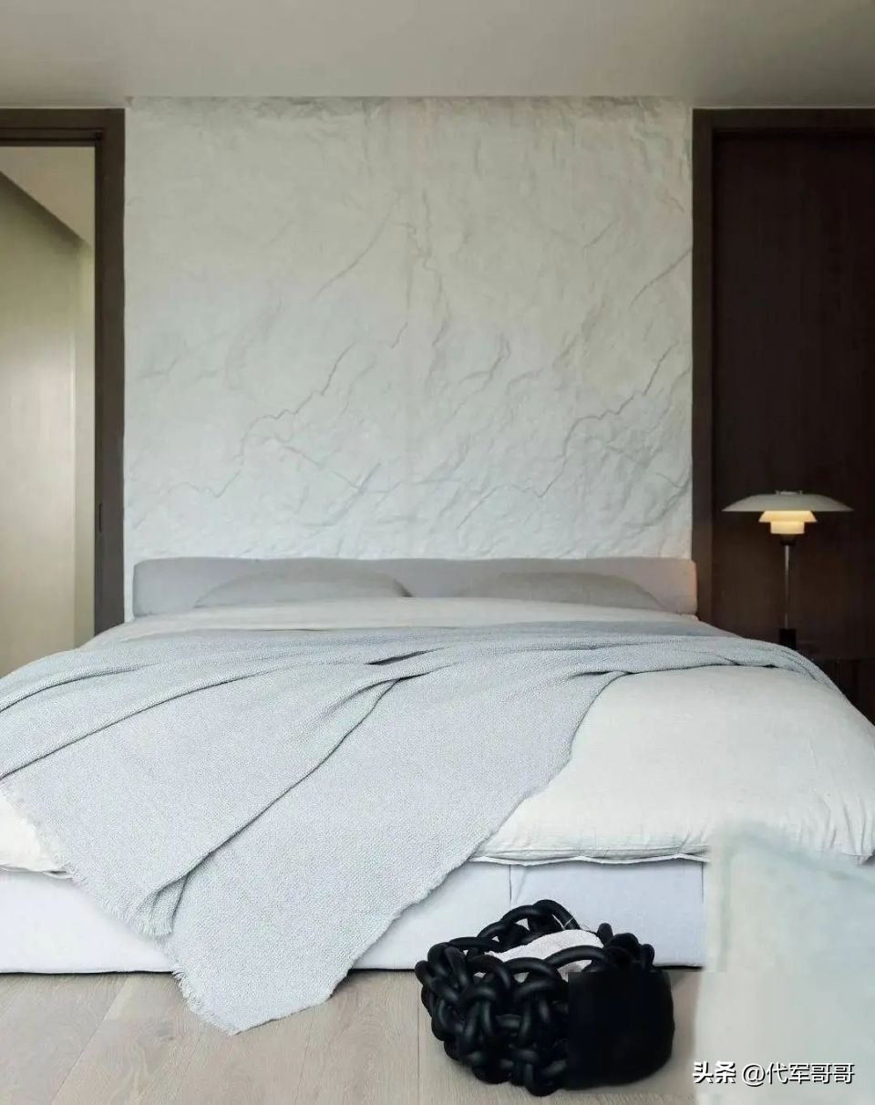 Đáng chú ý nhất là chiếc giường trị giá gần 400 triệu trong phòng ngủ của Điền Phác Quân và chồng tỷ phú. Ảnh: Sina