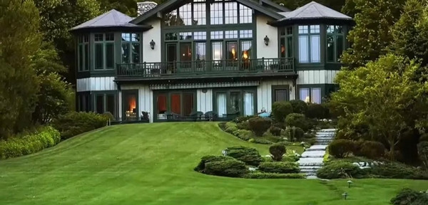 Không chỉ là tổ ấm, căn biệt thự còn là minh chứng cho phong cách sống thượng lưu của cặp đôi. Ảnh: Xinhoa