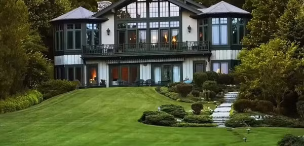 Không chỉ là tổ ấm, căn biệt thự còn là minh chứng cho phong cách sống thượng lưu của cặp đôi. Ảnh: Xinhoa