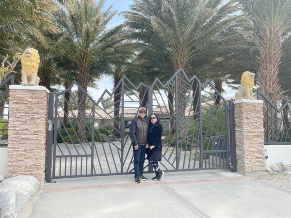 Gia đình NSƯT Bảo Quốc đang sống trong căn biệt thự mới ở Palm Springs, California (Mỹ). Ảnh: FBNV