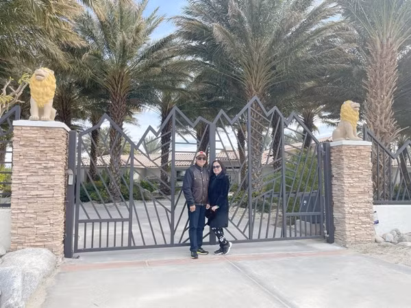 Gia đình NSƯT Bảo Quốc đang sống trong căn biệt thự mới ở Palm Springs, California (Mỹ). Ảnh: FBNV