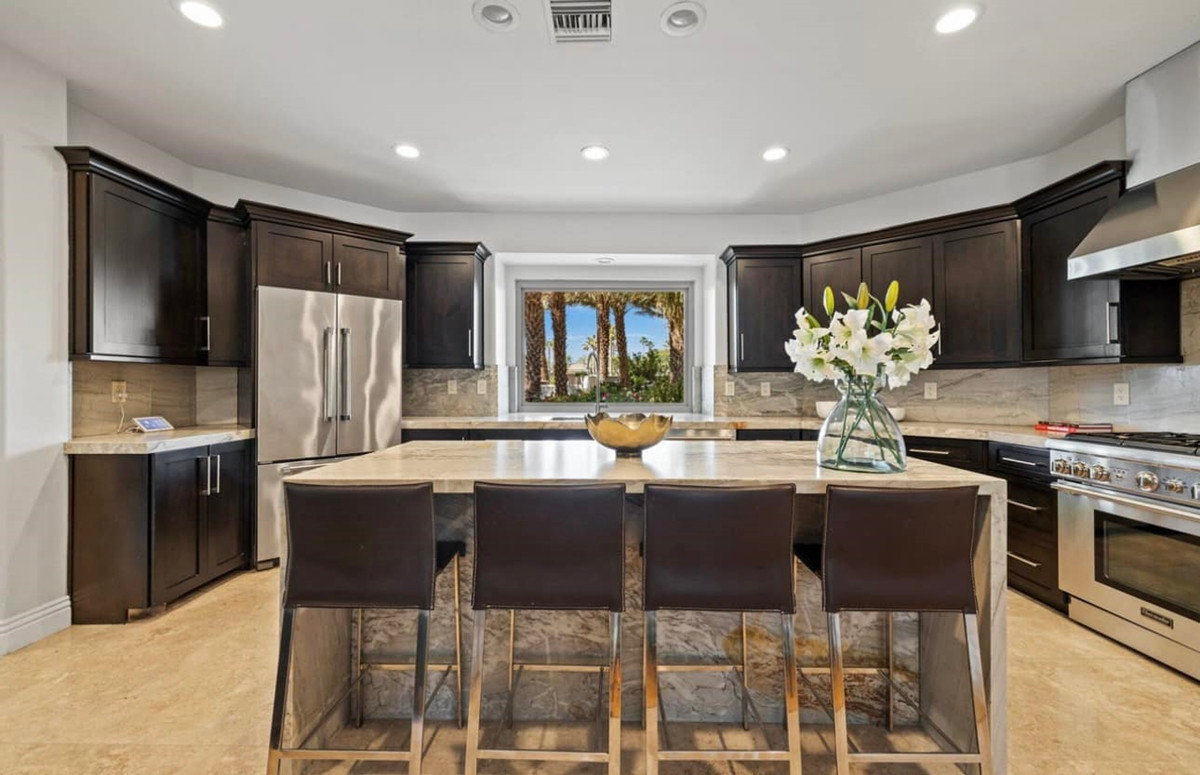 Phòng bếp đầy đủ tiện nghi. Ảnh: FBNV