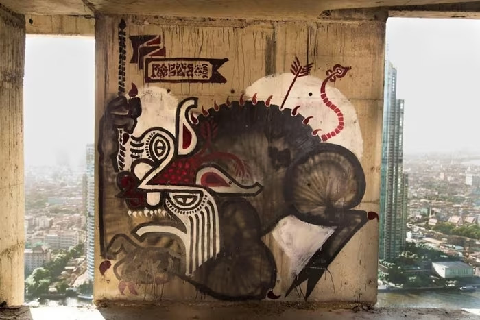 Giờ đây, Sathorn Unique chỉ tồn tại trong ký ức của mọi người như lời nhắc nhở về giấc mơ xa hoa bị dang dở cùng hàng loạt câu chuyện rùng rợn xoay quanh. Ảnh: SCMP