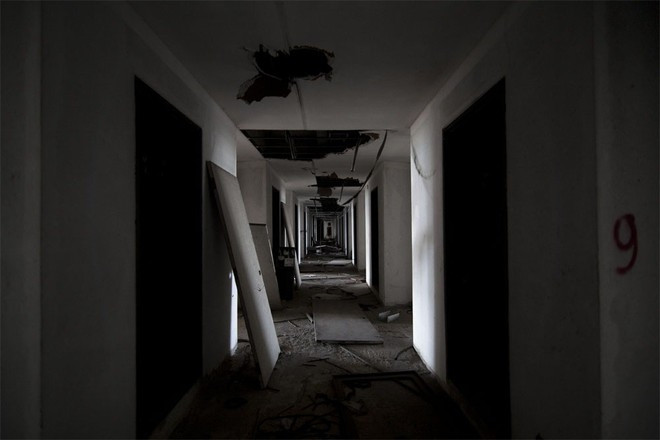 Năm 2014, một du khách 30 tuổi người Thụy Điển gieo mình tự vẫn ở Sathorn Unique, khiến không khí nơi đây càng thêm rùng rợn. Ảnh: CNN