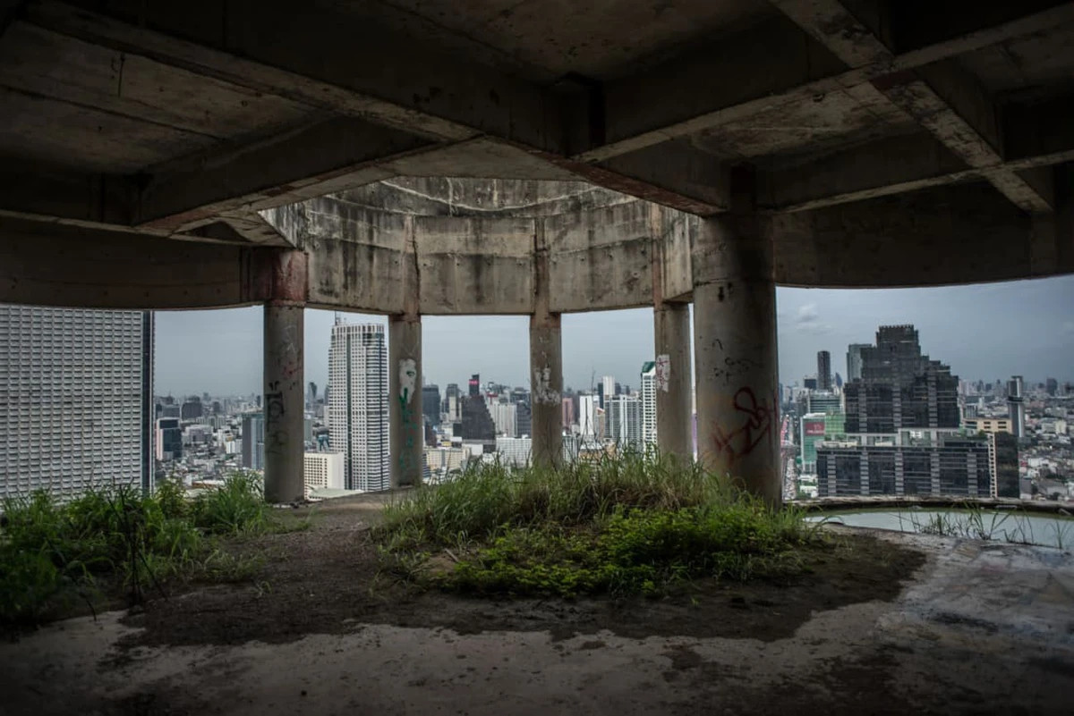 Ngày nay, tòa tháp bên sông trở thành nơi có sức cuốn hút với ai ưa khám phá, thậm chí nhiều khách du lịch còn bình chọn đây là điểm check-in mạo hiểm nhất định phải thử khi đến Thái Lan. Ảnh: CNN