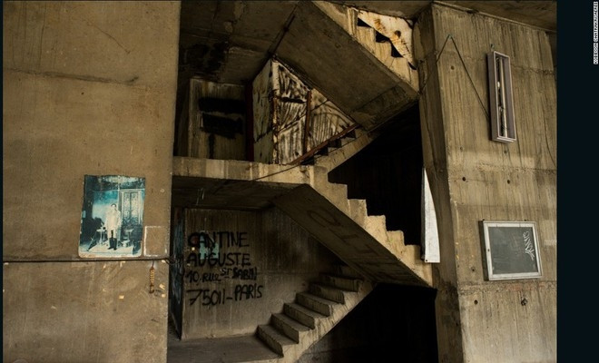 Trong quá trình xây dựng vào những năm 1990, Sathorn Unique gặp phải rất nhiều sự cố. Năm 1993, chủ sở hữu, kiêm kiến trúc sư Rangsan Torsuwan bị bắt vì vướng cáo buộc âm mưu ám sát Chánh án Tòa án Tối cao. Nhưng năm 2010, ông được tha bổng sau khi được tuyên trắng án. Ảnh: CNN