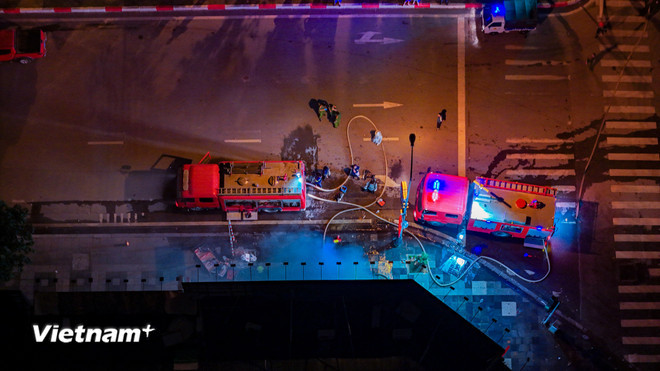 Cháy cửa hàng điện tử tại quận Hà Đông lúc nửa đêm - Hình 2 Chay cua hang dien tu tai quan Ha Dong luc nua dem-Hinh-2