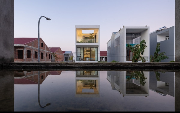 Được xây dựng trên khu đất 5x21m2 tại Huế, H.A House là tổ ấm nhỏ của gia đình 4 thành viên. Khí hậu đặc trưng tại đây là nắng nóng, mưa, độ ẩm không khí thấp. Ảnh: Triệu Chiến