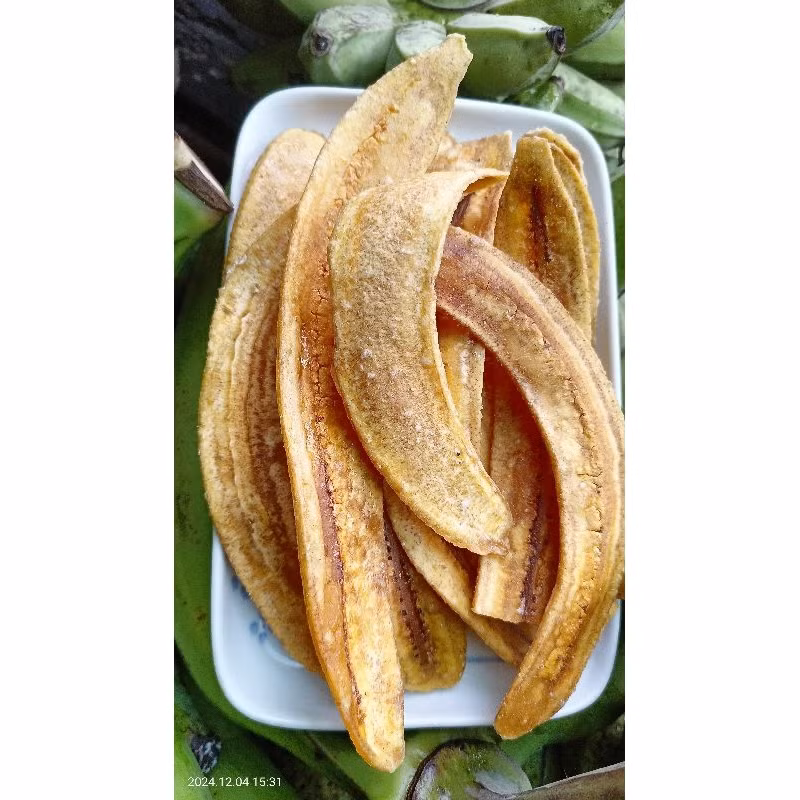 Hiện, sản phẩm mứt chuối tá quạ sấy khô được tiêu thụ mạnh trên thị trường và khá hút khách. Ảnh: Shopee