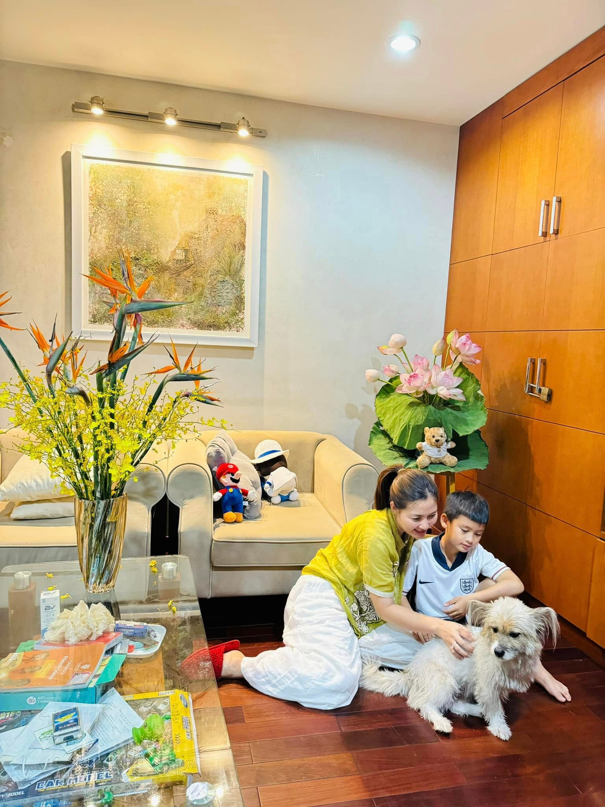 Nội thất trong nhà có gam màu trắng thanh lịch. Ảnh: FB Ngọc Lan Nguyễn