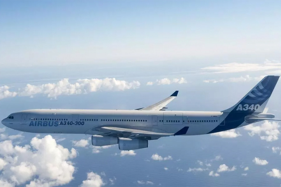 Tỷ phú giàu nhất nước Nga, Alisher Usmanov, đã trả 238 triệu USD cho chiếc Airbus A340-300. Các chuyên gia ước tính rằng ông đã chi thêm 362 triệu USD để làm mới nội thất. Ảnh: Airbus