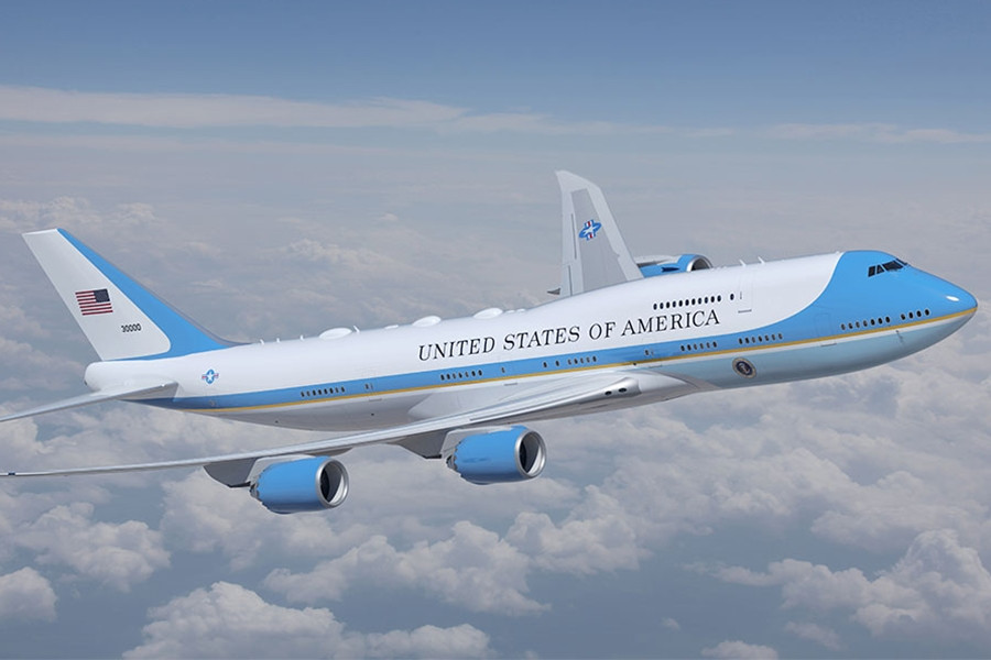 Đứng đầu danh sách là Air Force One, máy bay phản lực tư nhân của tổng thống Mỹ. Air Force One được ước tính có giá trị 660 triệu USD. Mức giá cao này chủ yếu là do các tính năng quân sự được bổ sung cho máy bay. Ảnh: Boeing