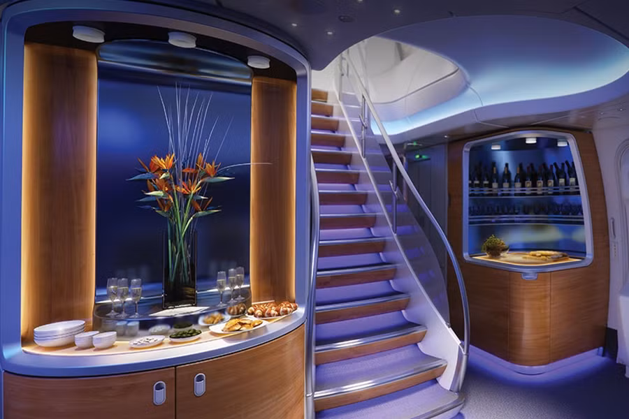 Nội thất trên máy bay được cải tiến bao gồm phòng ngủ chính, phòng ăn, phòng chờ và một văn phòng. Ảnh: Boeing