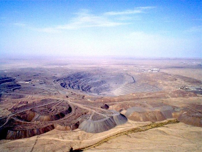 Ngoài trữ lượng vàng khổng lồ, mỏ vàng Muruntau còn có điều kiện khai thác thuận lợi và chất lượng quặng cao, giúp giảm thiểu chi phí sản xuất và đảm bảo nguồn cung vàng chất lượng. Ảnh: Nat Bio