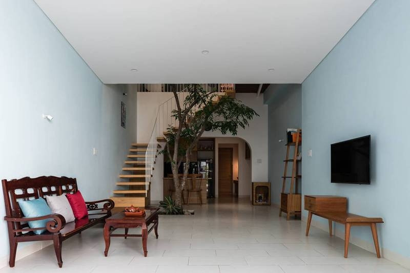 Nhờ cách bày trí nội thất hợp lý, phòng khách được mở rộng hơn. Ảnh: Quang Đàm