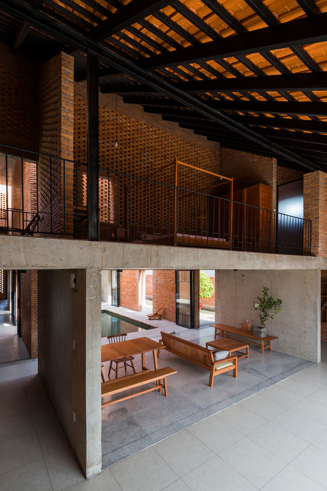 Diện tích rộng nên các không gian trong nhà được phân chia rõ rệt giữa các không gian chức năng nhưng với thiết kế mở. Ảnh: Hiroyuki Oki