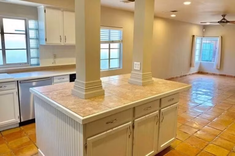 Đây được xem là một trong những đảo bếp tệ nhất trong phòng bếp. Ảnh: Livspace