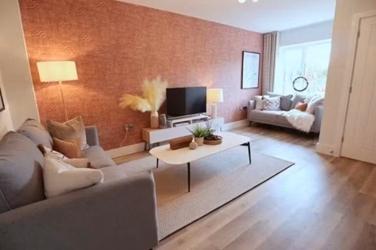 Khi gia chủ thích xem ti vi trên ghế sofa nhưng kiến trúc sư lại không hiểu. Ảnh: Livspace