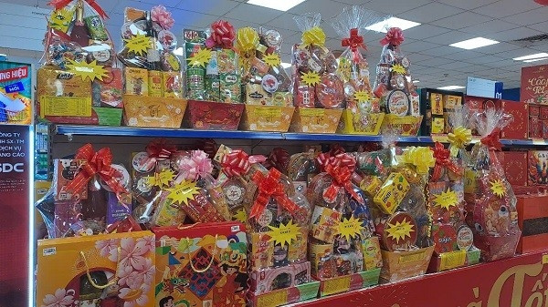 Sôi động thị trường quà Tết giá bình dân đến cao cấp Soi dong thi truong qua Tet gia binh dan den cao cap