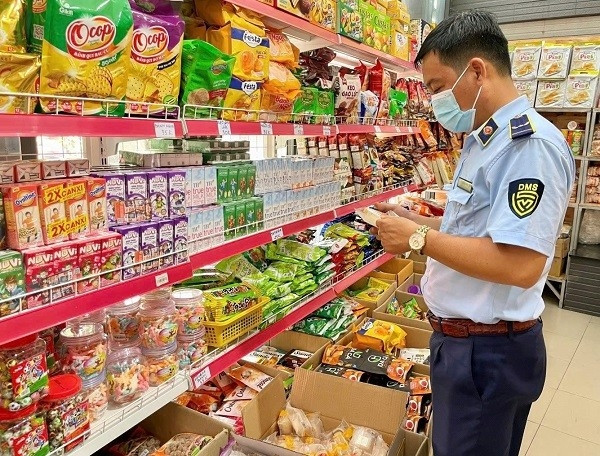 Sôi động thị trường quà Tết giá bình dân đến cao cấp - Hình 2 Soi dong thi truong qua Tet gia binh dan den cao cap-Hinh-2