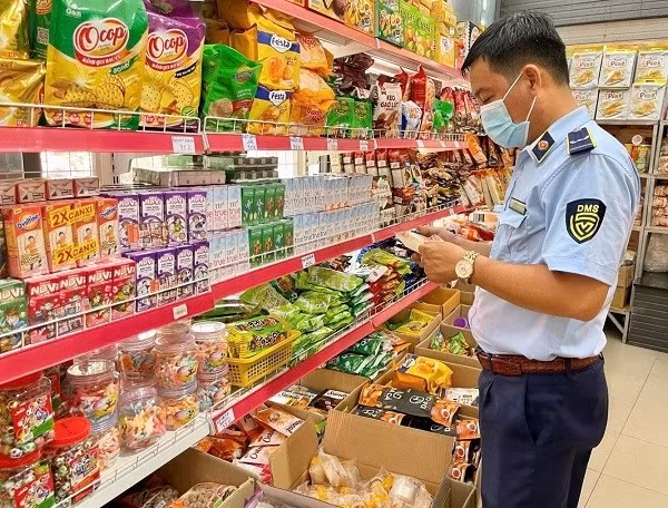 Sôi động thị trường quà Tết giá bình dân đến cao cấp - Hình 2 Soi dong thi truong qua Tet gia binh dan den cao cap-Hinh-2