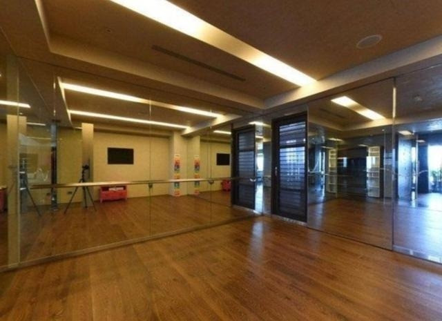 Ngoài ra, Uông Tiểu Phi cũng để lại cho nữ diễn viên và hai con căn biệt thự rộng 720m2. Ảnh: Baidu