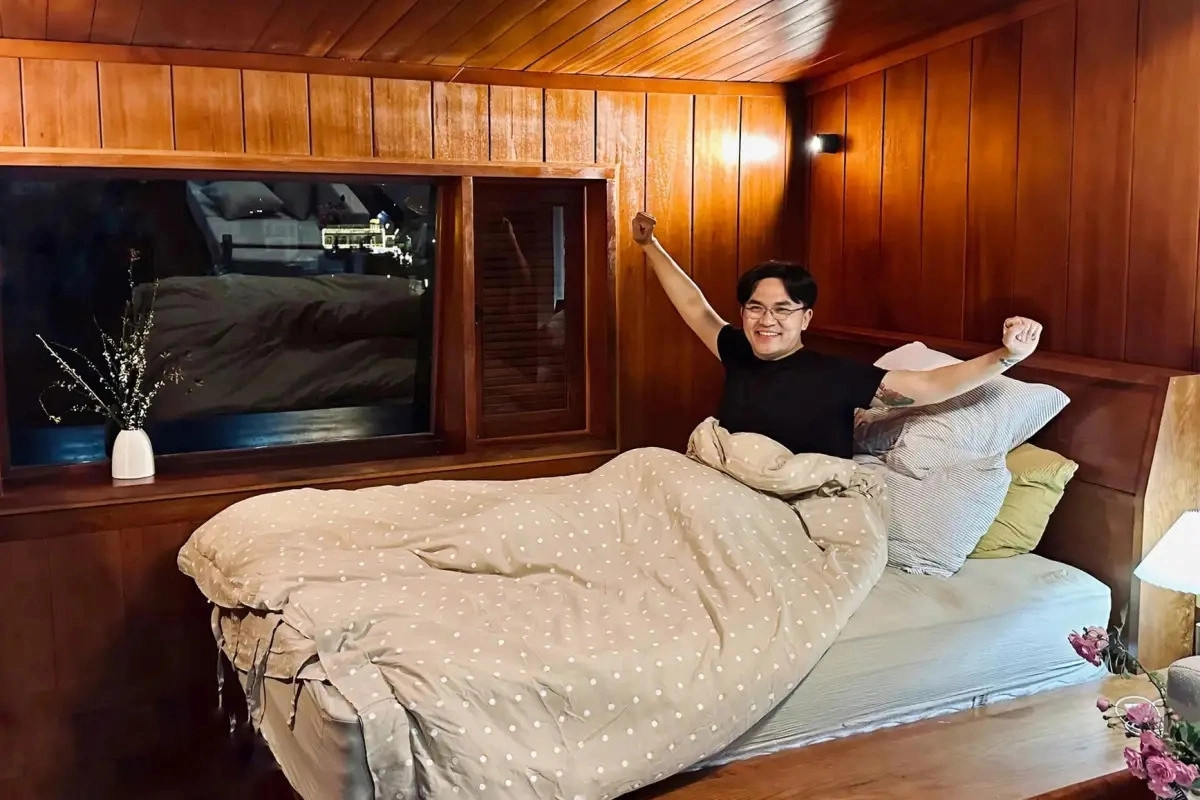 Phòng ngủ bài trí đơn giản, ấm cúng. Ảnh: FB Bùi Đại Nghĩa