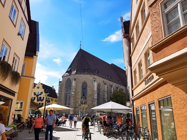 Có thể nói, Nördlingen là một trong những thị trấn “giàu kim cương” nhất thế giới song không theo cách nhiều người tưởng tượng. Ảnh: DW