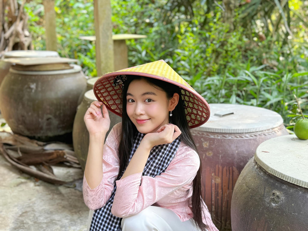 Ngoài làm KOL trên mạng xã hội, Lọ Lem còn là gương mặt được nhiều thương hiệu lớn chọn làm đại sứ hoặc người mẫu quảng cáo. Ảnh: FB Mai Thảo Linh