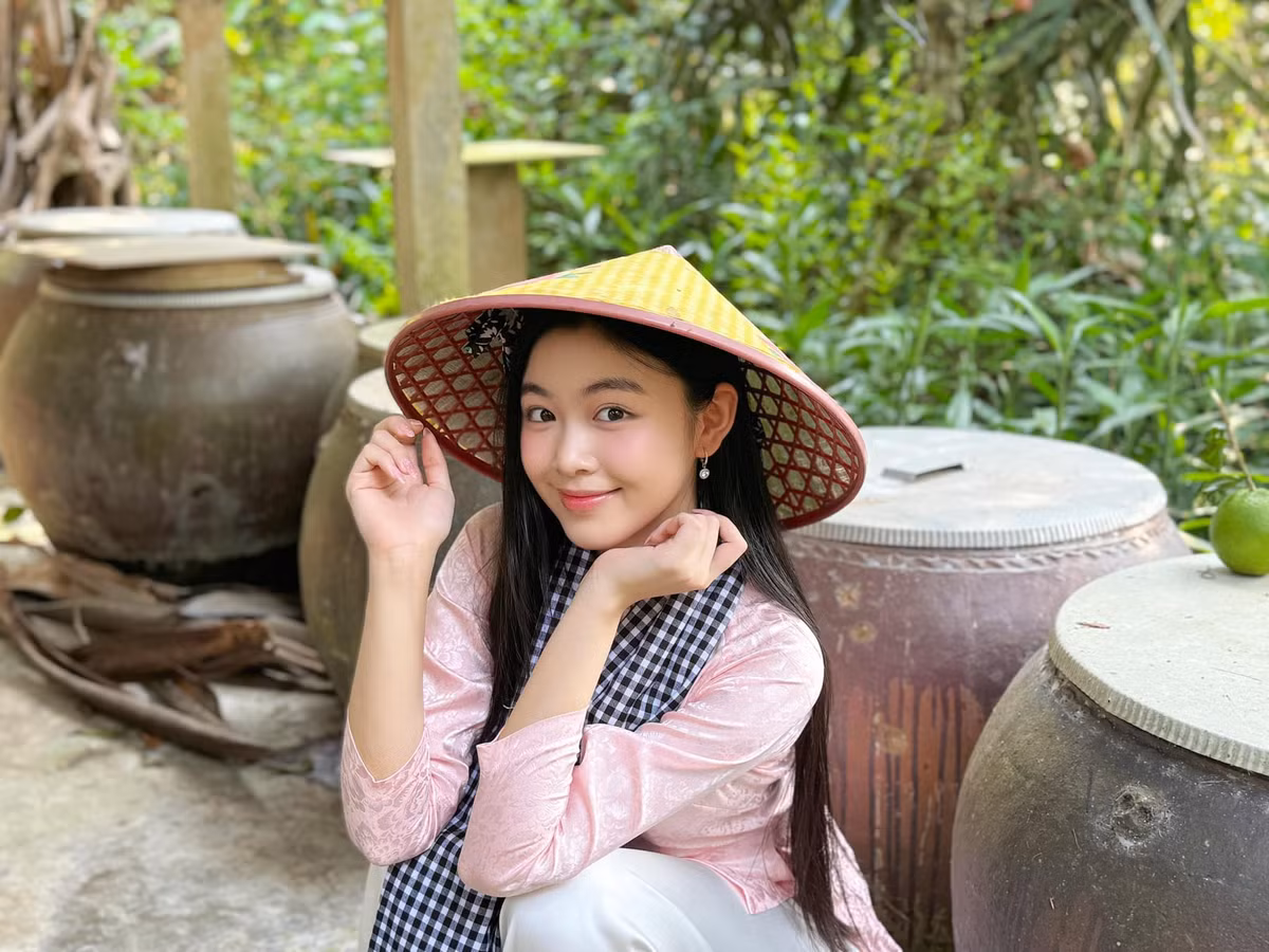 Ngoài làm KOL trên mạng xã hội, Lọ Lem còn là gương mặt được nhiều thương hiệu lớn chọn làm đại sứ hoặc người mẫu quảng cáo. Ảnh: FB Mai Thảo Linh