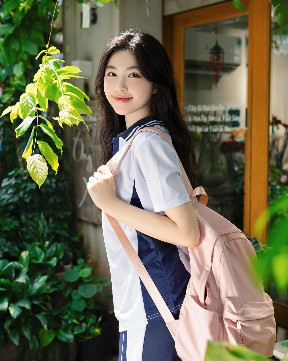 Con gái MC Quyền Linh hiện là sinh viên tại Đại học RMIT Nam Sài Gòn, một trong những trường đại học danh tiếng có mức học phí cao. Để trang trải học phí và các chi phí cá nhân, Lọ Lem tích cực tham gia các hoạt động nghệ thuật và giải trí. Ảnh: FB Mai Thảo Linh