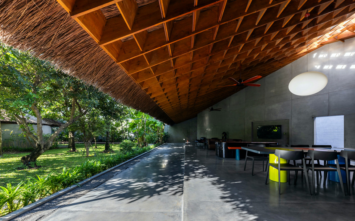 bằng gỗ chắc chắn bao phủ toàn bộ. Ảnh: Oki Hiroyuki