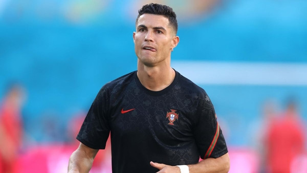 Ronaldo cũng là một trong những nhân vật nổi tiếng nhất toàn cầu với 639 triệu người theo dõi trên nền tảng Instagram, con số khó ai sánh bằng. Theo Hooper HQ, mỗi bài đăng của Ronaldo trên Instagram mang về cho anh 3,5 triệu euro. Ảnh: Eurosport