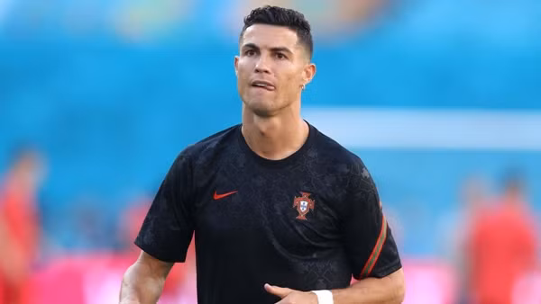 Ronaldo cũng là một trong những nhân vật nổi tiếng nhất toàn cầu với 639 triệu người theo dõi trên nền tảng Instagram, con số khó ai sánh bằng. Theo Hooper HQ, mỗi bài đăng của Ronaldo trên Instagram mang về cho anh 3,5 triệu euro. Ảnh: Eurosport