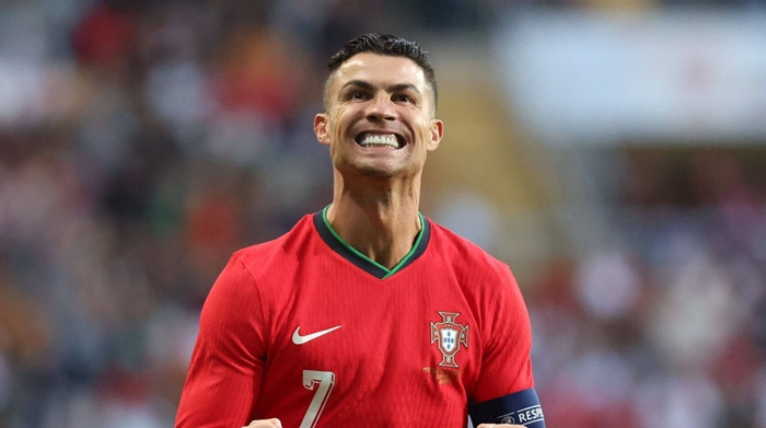 Nguồn thu nhập trong năm 2024 của Cristiano Ronaldo lên đến 208 triệu bảng, cao gần gấp đôi so với người xếp ngay sau anh là ngôi sao bóng rổ NBA Steph Curry (CLB Golden State Warriors) với thu nhập 123 triệu bảng. Ảnh: Transfermarkt