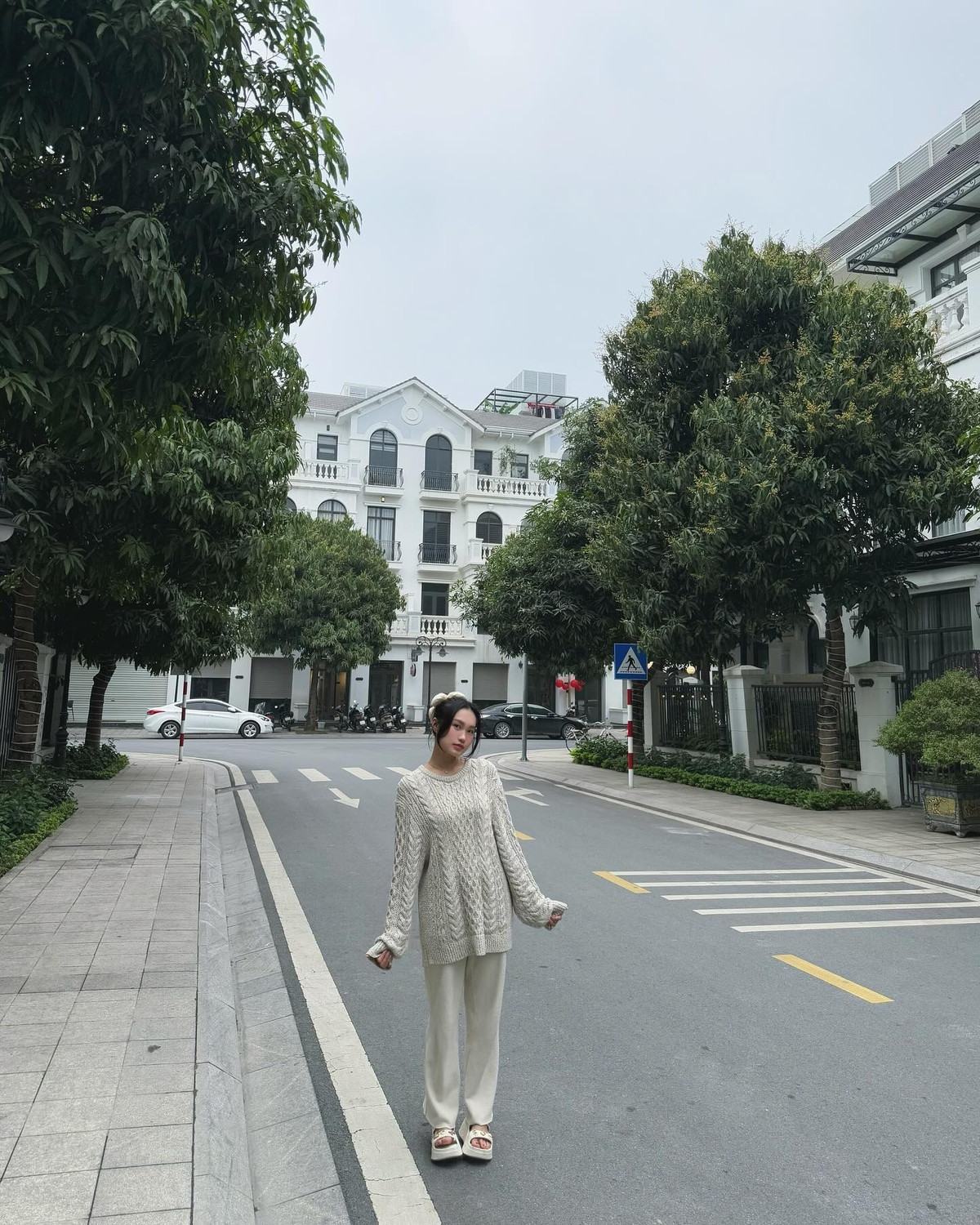 Nhà mới của Đoàn Văn Hậu - Doãn Hải My nằm một khu biệt thự liền kề, ngay mặt phố, thuận lợi giao thông di chuyển. Ảnh: FBNV