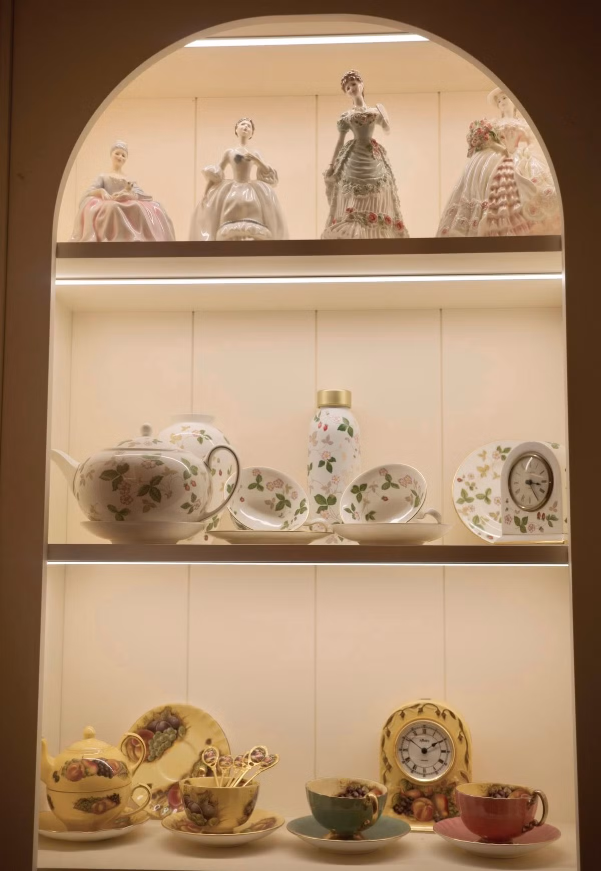 Những món đồ được sắp xếp gọn gàng, món nào cũng lung linh như kho báu trong truyện cổ tích. Ảnh: FBNV