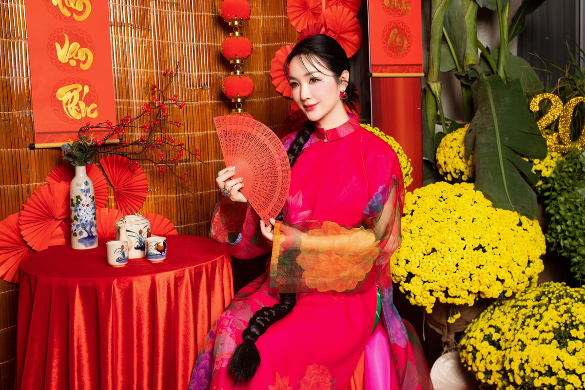 Góc decor ngập tràn sắc đỏ và vàng. Ảnh: FB Giáng My