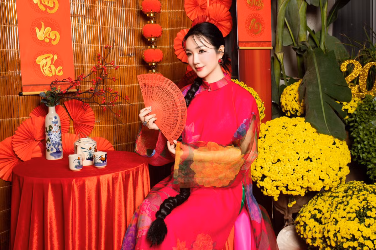 Góc decor ngập tràn sắc đỏ và vàng. Ảnh: FB Giáng My