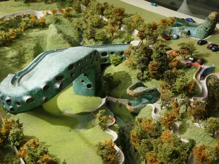 Tọa lạc tại khu đô thị Naucalpan của Mexico, El Nido de Quetzalcóatl hay Quetzalcóatl's Nest là tòa nhà hình rắn do kiến trúc sư người Mexico Javier Senosiain thiết kế. Ảnh: El Nido De Quetzalcoatl