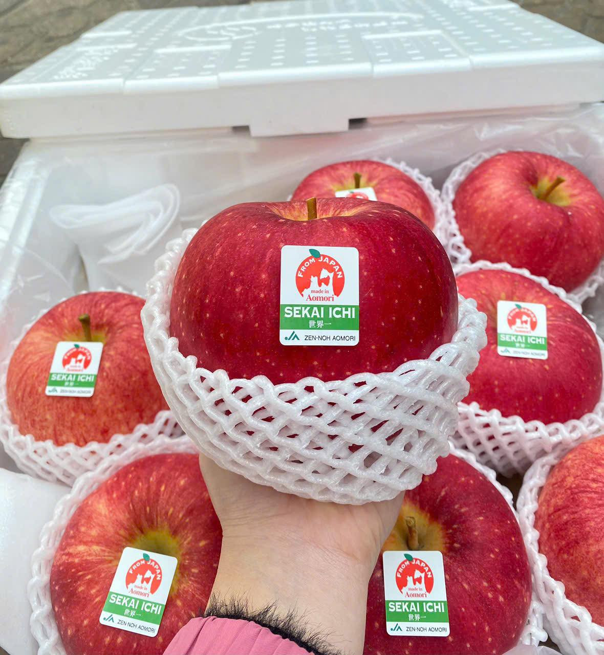 Phía dưới lớp vỏ là phần thịt màu ngà chắc, nhiều nước và có thớ nhẹ, tạo độ giòn. Ảnh: A-z-animals