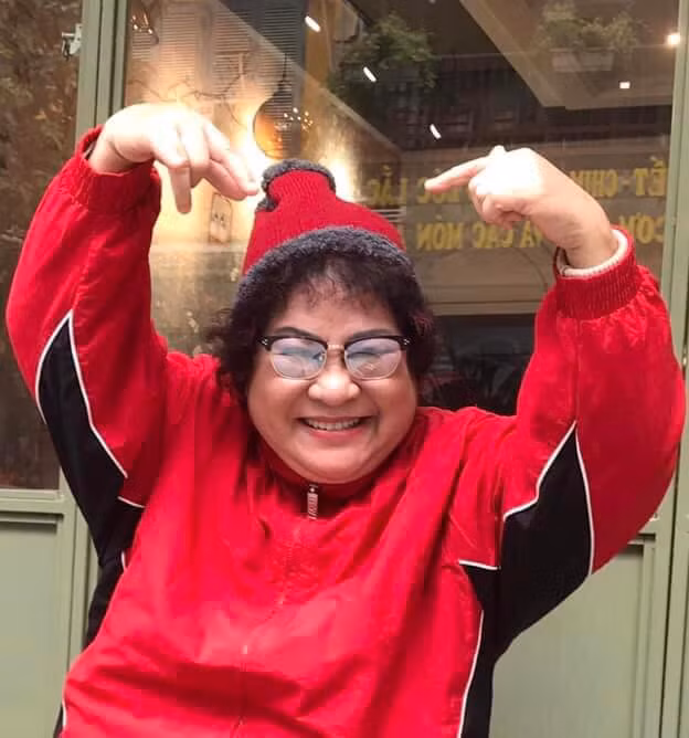 Dù đang gặp chấn thương song nữ nghệ sĩ vẫn giữ năng lượng lạc quan. Ở tuổi nghỉ hưu, nghệ sĩ Minh Vượng có nhiều thời gian dành cho bản thân, vào bếp nấu những món ăn yêu thích. Ảnh: FB Nguyễn Minh Vượng