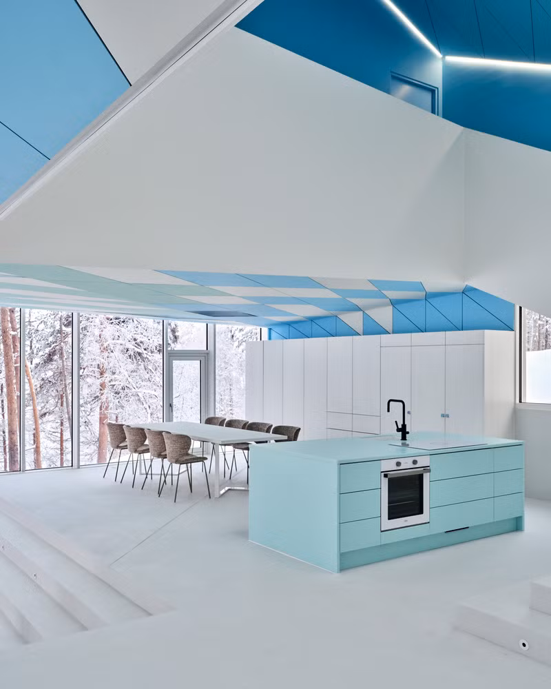 Kế đến là khu sinh hoạt chung rộng rãi, tràn ngập ánh sáng. Ảnh: Marc Goodwin/Archmospheres