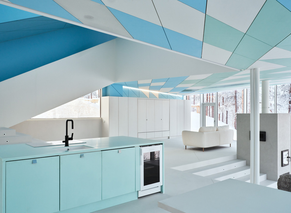 Không gian đầu tiên khi bước vào biệt thự là hành lang thấp và không có cửa sổ. Ảnh: Marc Goodwin/Archmospheres