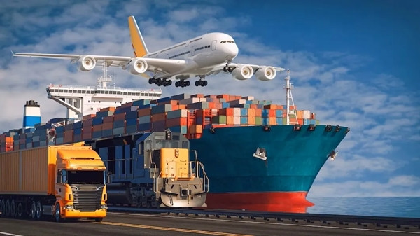 Ngành này bao gồm những công việc như vận tải hàng hóa xuất và nhập, quản lý đội tàu, kho bãi, nguyên vật liệu, thực hiện đơn hàng, quản trị tồn kho...Ảnh: Internet