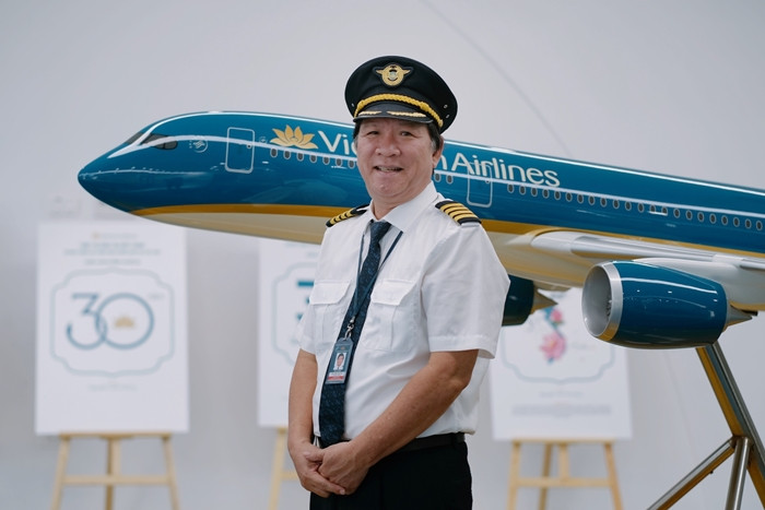 Ngoài thu nhập khủng, phi công còn nhận được nhiều chế độ đãi ngộ tốt như 9 tuần làm việc được nghỉ liền 1 tuần, người nhà được ưu đãi giá vé máy bay lên đến 90%...Ảnh: VNA