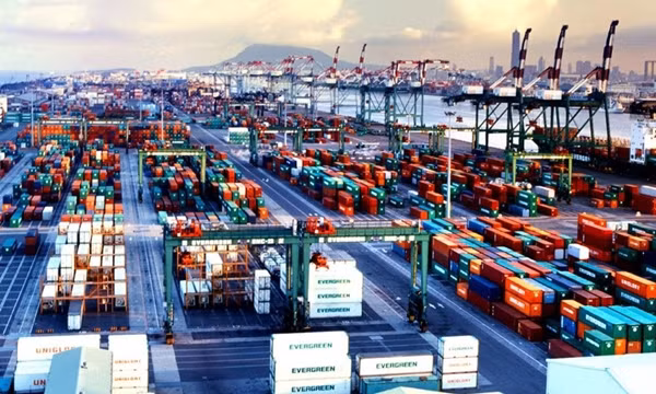 Ở vị trí quản lý, mức lương có thể là 3.000 - 4.000 USD/tháng (70 triệu đến 93 triệu đồng) và giám đốc lên đến 5.000 - 7.000 USD/tháng (khoảng 117 - 164 triệu đồng). Ảnh: Internet