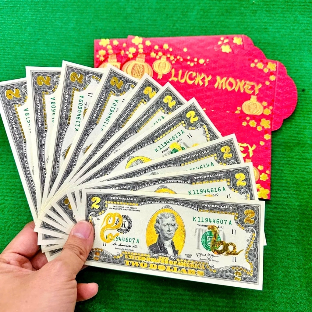 Như vậy, từ mệnh giá khoảng 50.000 đồng một tờ tiền 2 USD, người bán thu lãi lên 70.000-150.000 đồng. Ảnh: Shopee