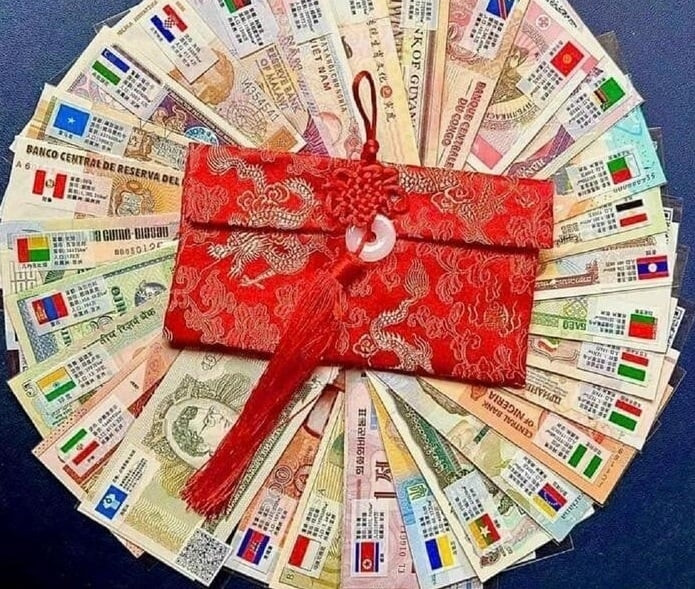 Bên cạnh đó, bộ 52 tờ tiền của 28 quốc gia cũng được nhiều người rao bán với mức giá khoảng 370.000 đồng/bộ. Ảnh: Facebook