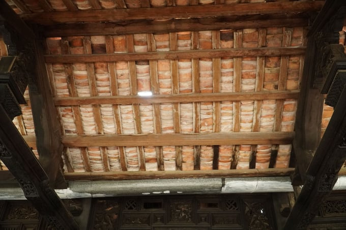 Với sự tỉ mỉ và tâm huyết, ông Ký đã dành 10 năm để lựa chọn gỗ quý từ Campuchia, rồi thuê thợ từ Huế về xây dựng trong suốt 3 năm. Ảnh: Báo Ấp Bắc